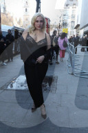 PEOPLE - Hayley Hasselhoff protestiert mit Plus-Size Models an der London Fashion Week