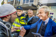 NEWS - Holland: Rechtspopulist Geert Wilders posiert mit seinen Fans