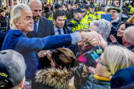 NEWS - Holland: Rechtspopulist Geert Wilders posiert mit seinen Fans
