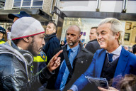 NEWS - Holland: Rechtspopulist Geert Wilders posiert mit seinen Fans