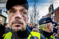 NEWS - Holland: Rechtspopulist Geert Wilders posiert mit seinen Fans