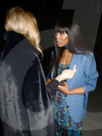 PEOPLE - London Fashion Week: Kate Moss und Naomi Campbell bei Burberry  