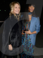 PEOPLE - London Fashion Week: Kate Moss und Naomi Campbell bei Burberry  