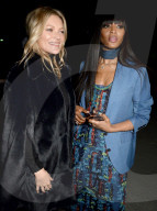 PEOPLE - London Fashion Week: Kate Moss und Naomi Campbell bei Burberry  
