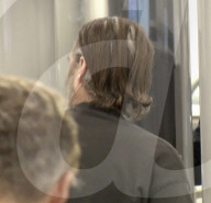 EXKLUSIV - Joaquin Phoenix wirkt müde am Flughafen von LA