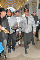 PEOPLE - Samuel L. Jackson mit anti Trump Pin am Flughafen von LA