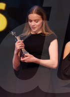 PEOPLE - Berlinale 2018: Schweizer Jungtalent Luna Wedler mit "Shooting Star" ausgezeichnet