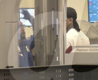 EXKLUSIV - Tyga bei der Sicherheitskontrolle am Flughafen von LA