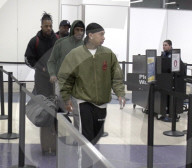 EXKLUSIV - Tyga bei der Sicherheitskontrolle am Flughafen von LA