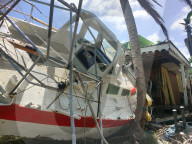 NEWS - Zu arm: Auch fünf Monate nach Sturm "Irma" ist auf Sint Maarten  noch alles zerstört