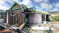 NEWS - Zu arm: Auch fünf Monate nach Sturm "Irma" ist auf Sint Maarten  noch alles zerstört