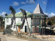 NEWS - Zu arm: Auch fünf Monate nach Sturm "Irma" ist auf Sint Maarten  noch alles zerstört
