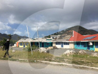 NEWS - Zu arm: Auch fünf Monate nach Sturm "Irma" ist auf Sint Maarten  noch alles zerstört