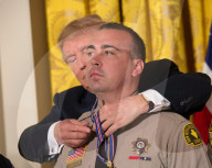 NEWS - Donald Trump verleiht die Medal of Valor in Washington