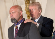 NEWS - Donald Trump verleiht die Medal of Valor in Washington