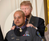NEWS - Donald Trump verleiht die Medal of Valor in Washington