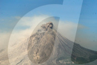 NEWS - Sinabung Vulkan auf Sumatra raucht wieder