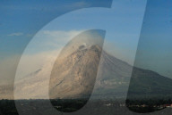 NEWS - Sinabung Vulkan auf Sumatra raucht wieder