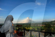 NEWS - Sinabung Vulkan auf Sumatra raucht wieder