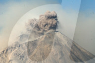 NEWS - Sinabung Vulkan auf Sumatra raucht wieder