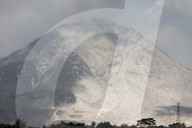 NEWS - Sinabung Vulkan auf Sumatra raucht wieder