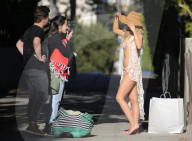 EXKLUSIV - AnnaLynne McCord zeigt Bademode am Beach in Los Angeles