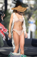 EXKLUSIV - AnnaLynne McCord zeigt Bademode am Beach in Los Angeles