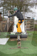 FEATURE - Ein Teenager baut sich eine Skipiste im Garten in Sleaford