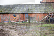 FEATURE - Ein Teenager baut sich eine Skipiste im Garten in Sleaford