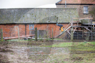 FEATURE - Ein Teenager baut sich eine Skipiste im Garten in Sleaford