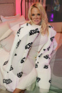 PEOPLE - Pamela Anderson besucht die Fashion Week in Mailand