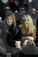 PEOPLE - Mailand Fashionweek: Michelle Hunziker mit Tomaso und weiteren Promis bei Trussardi