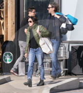 EXKLUSIV - Shannen Doherty schleppt die Einkäufe zum Auto