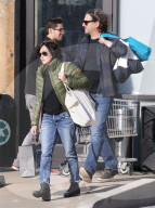 EXKLUSIV - Shannen Doherty schleppt die Einkäufe zum Auto