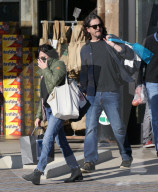 EXKLUSIV - Shannen Doherty schleppt die Einkäufe zum Auto
