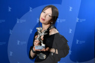 PEOPLE - Berlinale: Promis posieren an der Abschlussgala