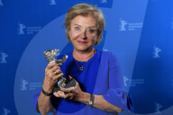 PEOPLE - Berlinale: Promis posieren an der Abschlussgala