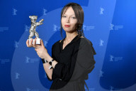 PEOPLE - Berlinale: Promis posieren an der Abschlussgala