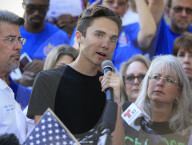 NEWS - Parkland-Schulmassaker-Überlebender David Hogg fordert schärfere Waffengesetze