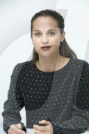 PORTRAIT - Alicia Vikander