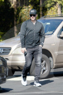 EXKLUSIV - Chris Pratt trifft ein hübsche Unbekannte bei Coffee Bean in Los Angeles