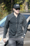 EXKLUSIV - Chris Pratt trifft ein hübsche Unbekannte bei Coffee Bean in Los Angeles
