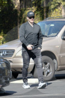 EXKLUSIV - Chris Pratt trifft ein hübsche Unbekannte bei Coffee Bean in Los Angeles