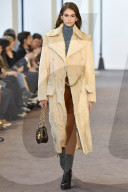 PEOPLE - Paris Fashion Week: Kaia Gerber auf dem Catwalk
