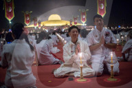 FEATURE - Thailand: Mönche zelebrieren den Makha Bucha Day
