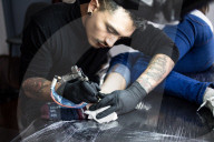 REPORTAGE - Tattoo Vegan: Laden in Büssel