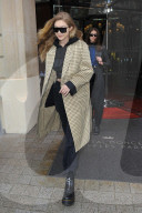 PEOPLE - Promis an der Fashion Week in Paris