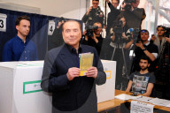 NEWS - Wahlen in Italien: Femmen stört Silvio Berlusconi beim Wählen