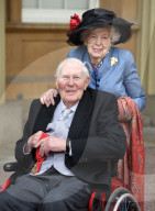 PEOPLE - Roger Bannister ist im Alter von 88 Jahren gestorben
