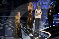 PEOPLE - Oscars 2018: Jodie Foster humpelt auf die Bühne